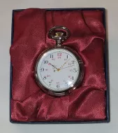 LA MONTRE VINGT-QUATRE HEURES NOIRE ET ROUGE ( début du xxe siècle)